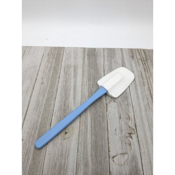 Rubbermaid 0142 Scoop Scraper #2 White Spatula Blue Handle 9 3/4" - Picture 4 of 8